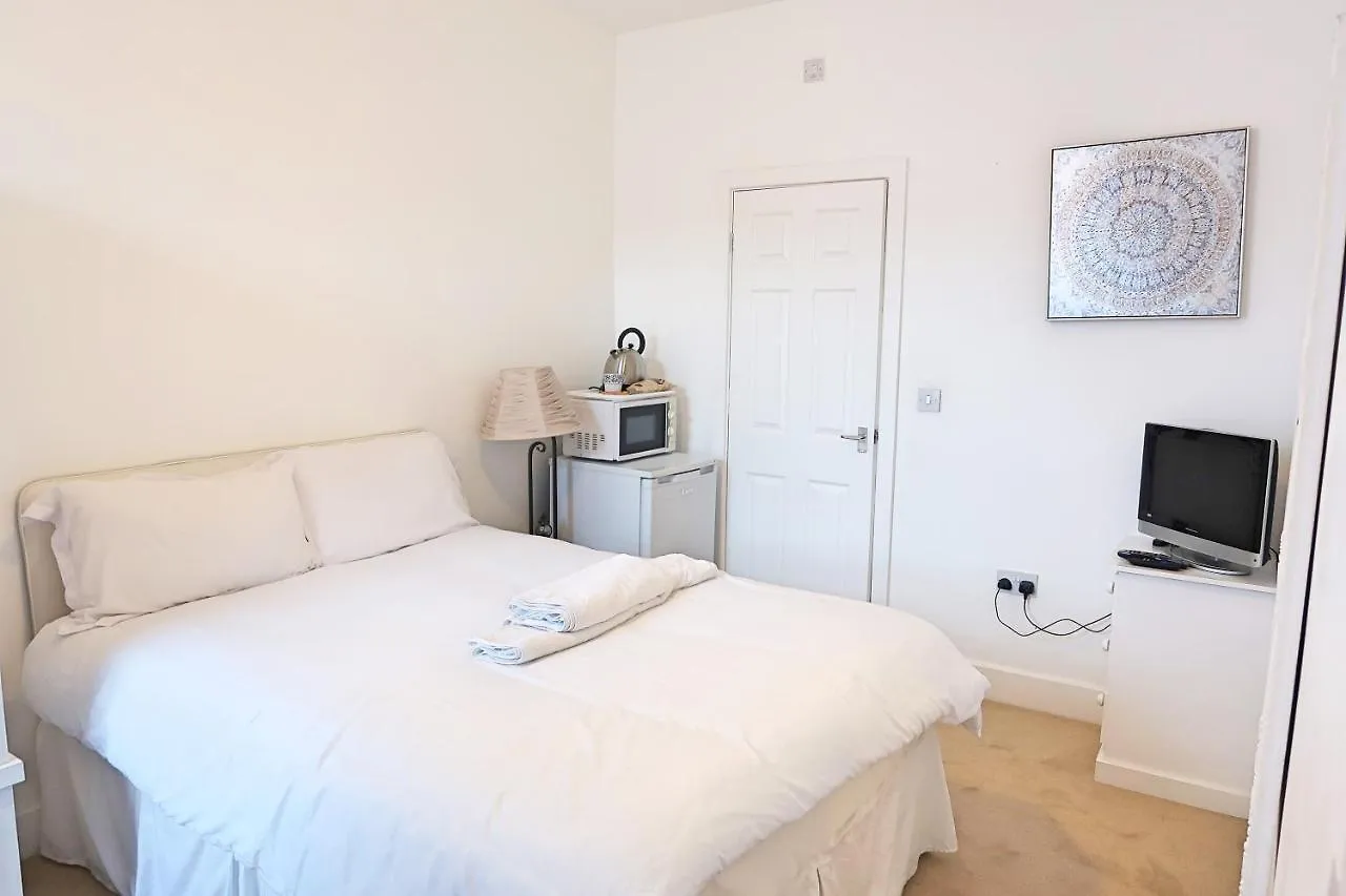 Whitburn Guest House About 7 Mins Walk To The City Free Internet Tv Doncaster